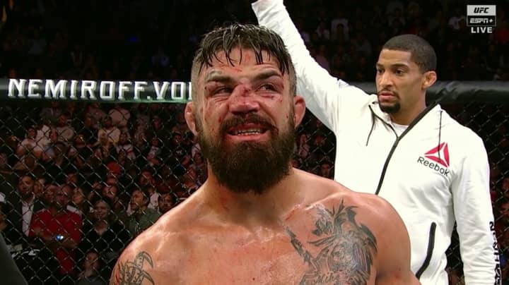 UFC战斗机迈克·佩里（Mike Perry）遭受残酷的鼻子破裂