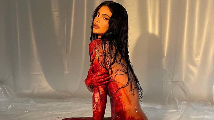 凯莉·詹纳（Kylie Jenner）抨击了她的化妆品牌的“撒旦”和图形广告