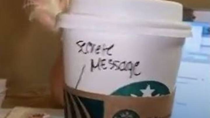 星巴克客户在咖啡师上找到了杯子上写的“秘密消息”